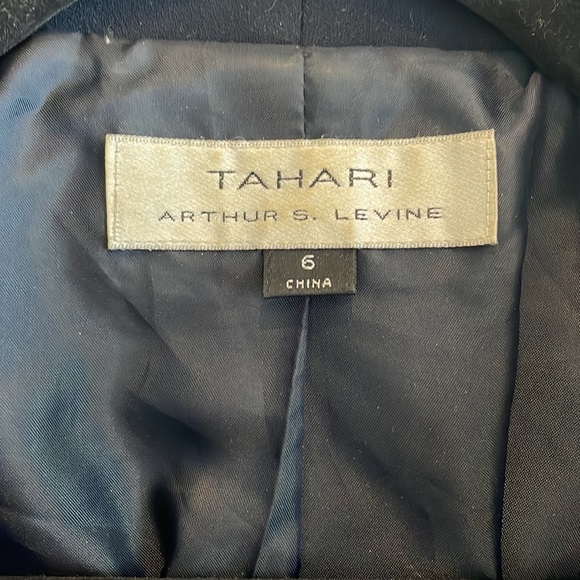 Tahari Arthur S Levine Dark Navy Blazer size 6 - Picture 3 of 7